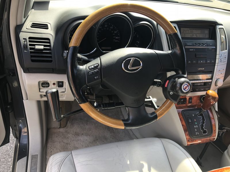 Adaptive steering wheel